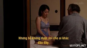 KTV quan hệ với một nữ sinh viên da trắng, mũm mĩm, theo giai điệu của bản nhạc, và bộ ngực của cô ấy lắc lư theo nhịp điệu