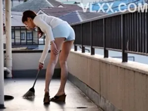 đang thẩm du với đồ lót của má kế trẻ thì bị phát hiện