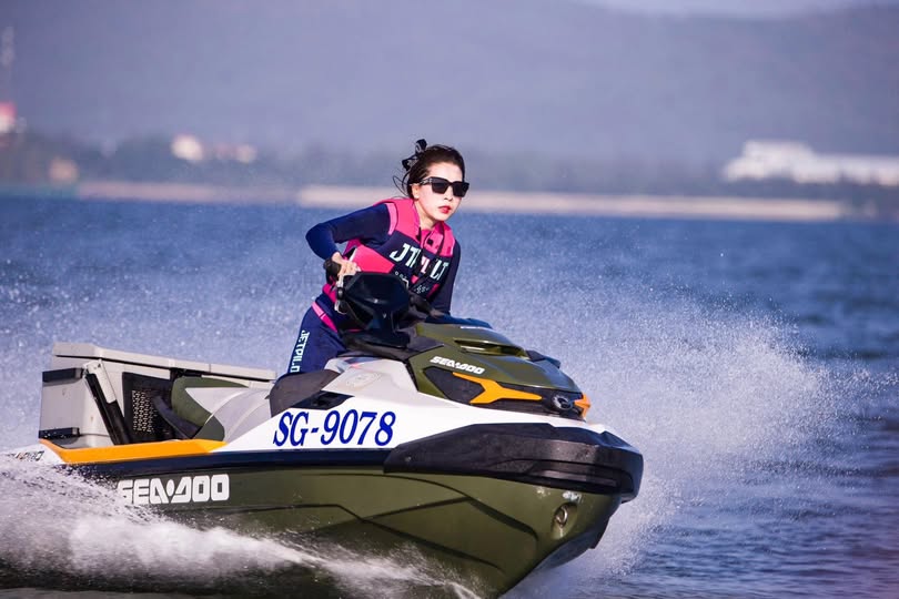 Biết vợ yêu cắm sừng, Ông xã luôn làm tình cô nàng đến kiệt sức để cô ấy không thể ra ngoài